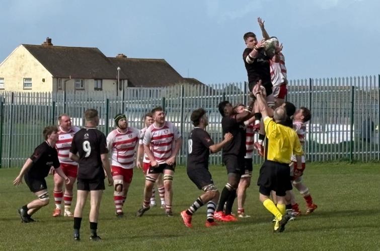 Neyland win this lineout battle. Picture Bill Carne